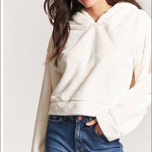FUZZY CROPPED HOODIE